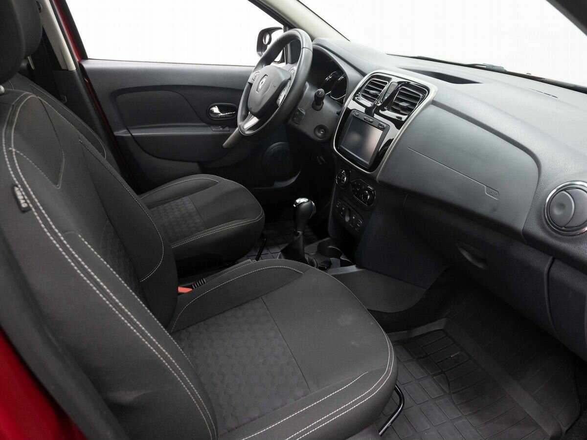 Renault Sandero с пробегом — 2017 год. Фото: #11