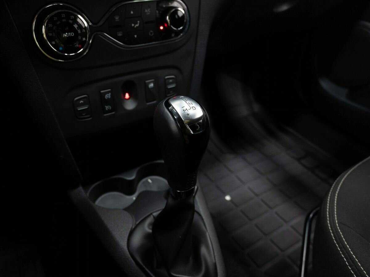 Renault Sandero с пробегом — 2017 год. Фото: #19