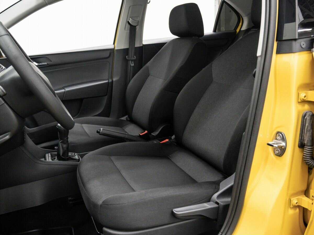 Skoda Rapid с пробегом — 2017 год. Фото: #14