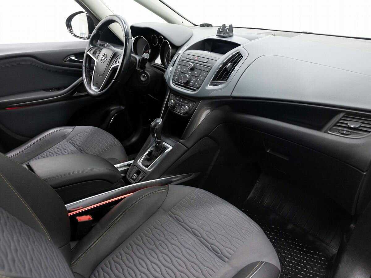 Opel Zafira с пробегом — 2013 год. Фото: #10