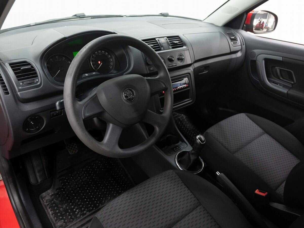 Skoda Fabia с пробегом — 2013 год. Фото: #7