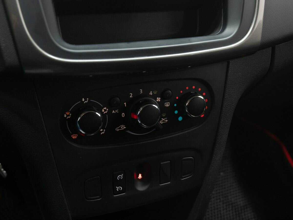 Renault Sandero с пробегом — 2017 год. Фото: #16