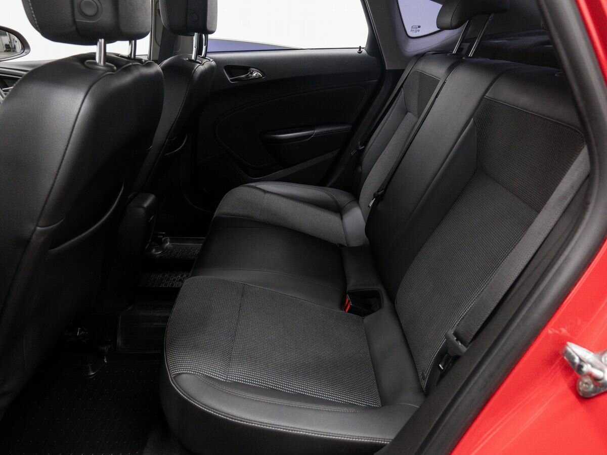 Opel Astra с пробегом — 2013 год. Фото: #11