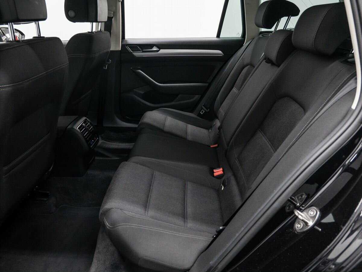 Volkswagen Passat с пробегом — 2018 год. Фото: #11