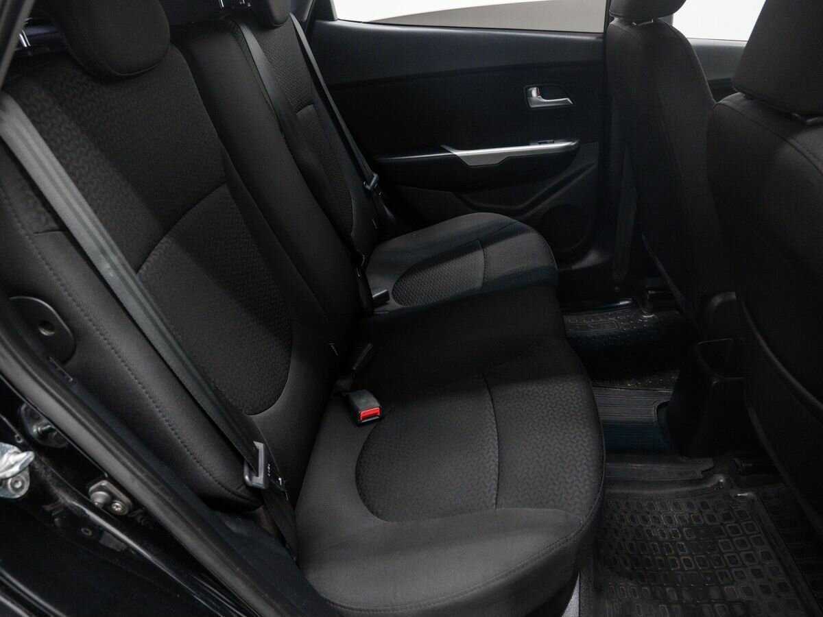 Kia Rio с пробегом — 2012 год. Фото: #5