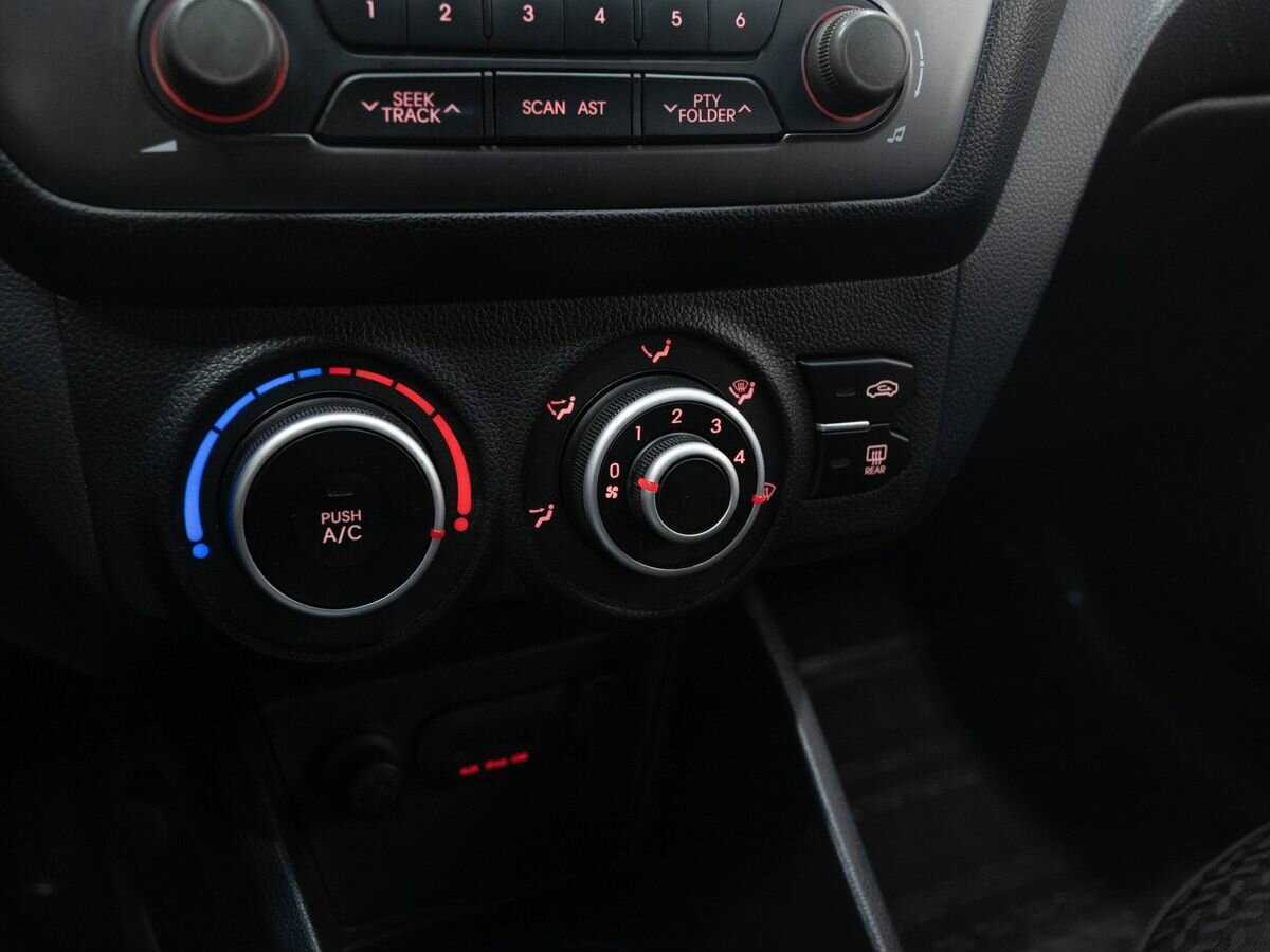 Kia Rio с пробегом — 2012 год. Фото: #15