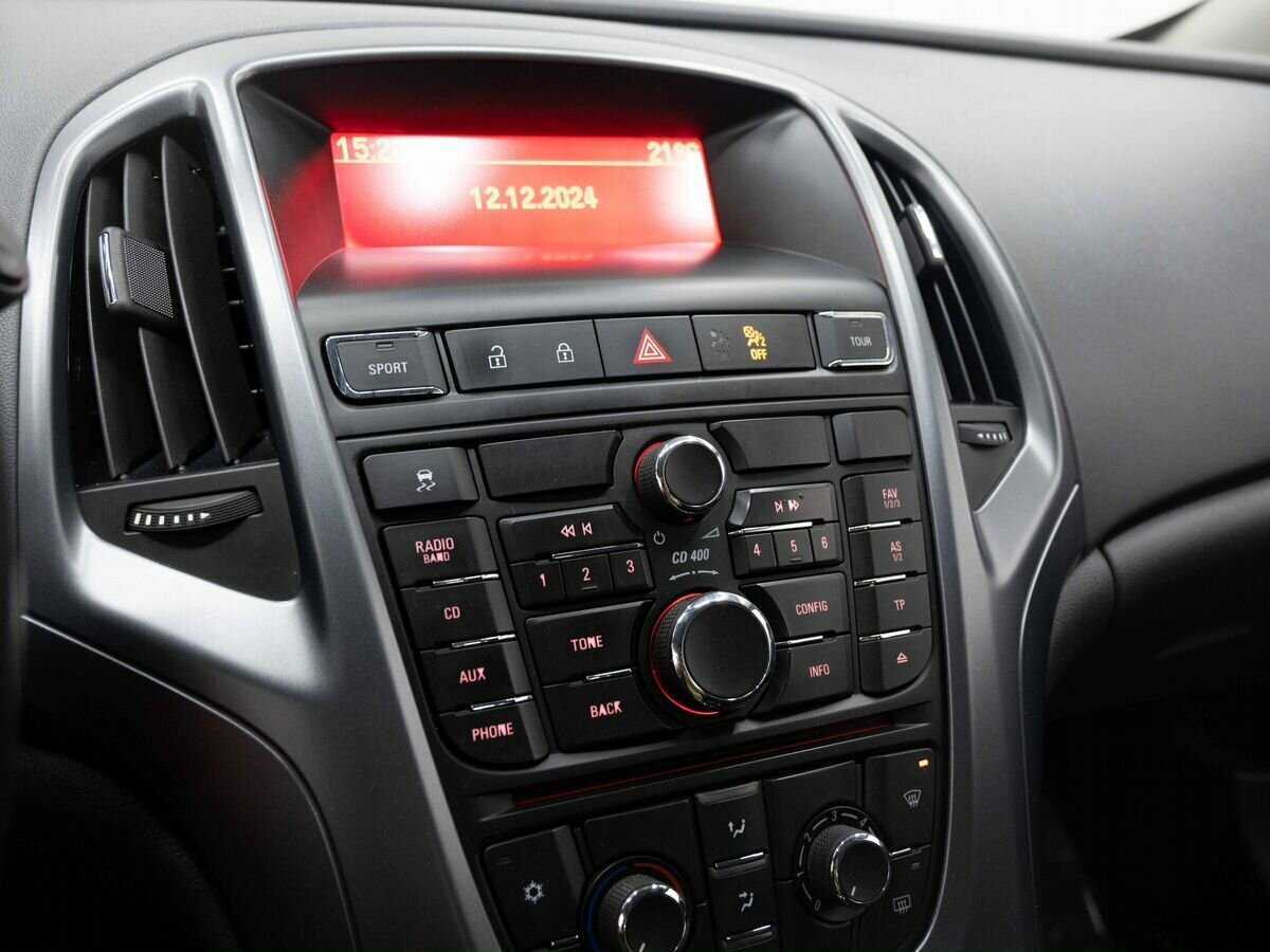 Opel Astra с пробегом — 2012 год. Фото: #17