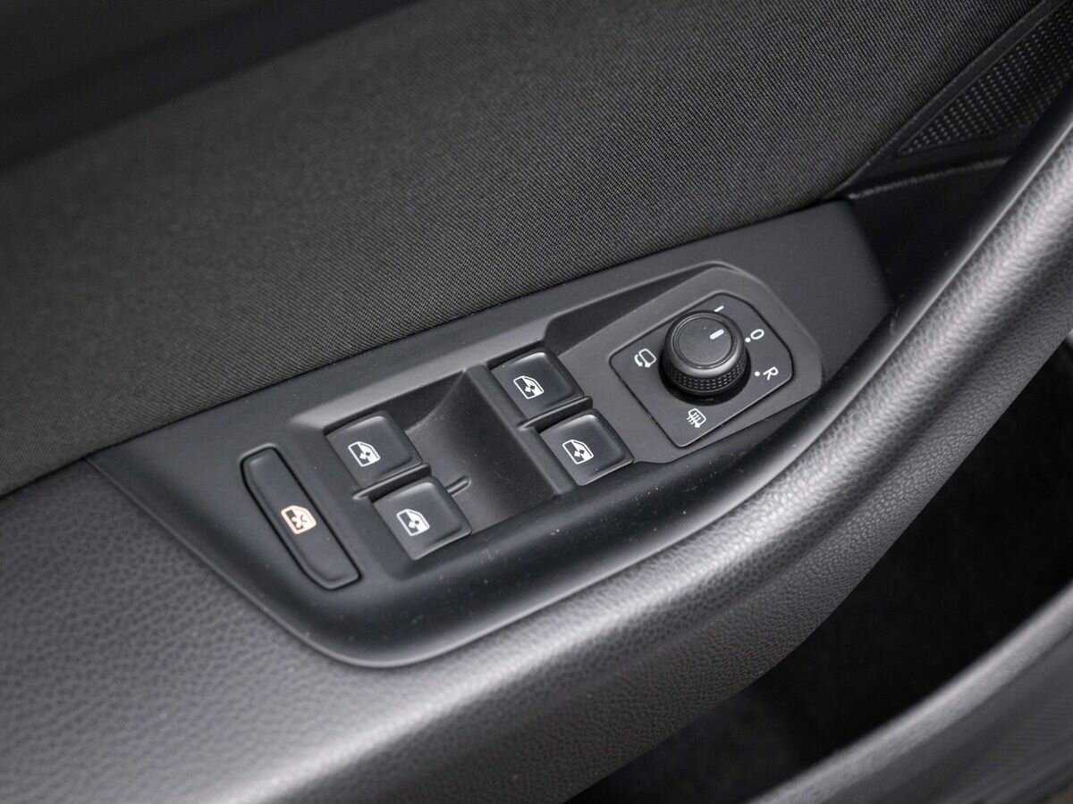 Volkswagen Passat с пробегом — 2020 год. Фото: #18