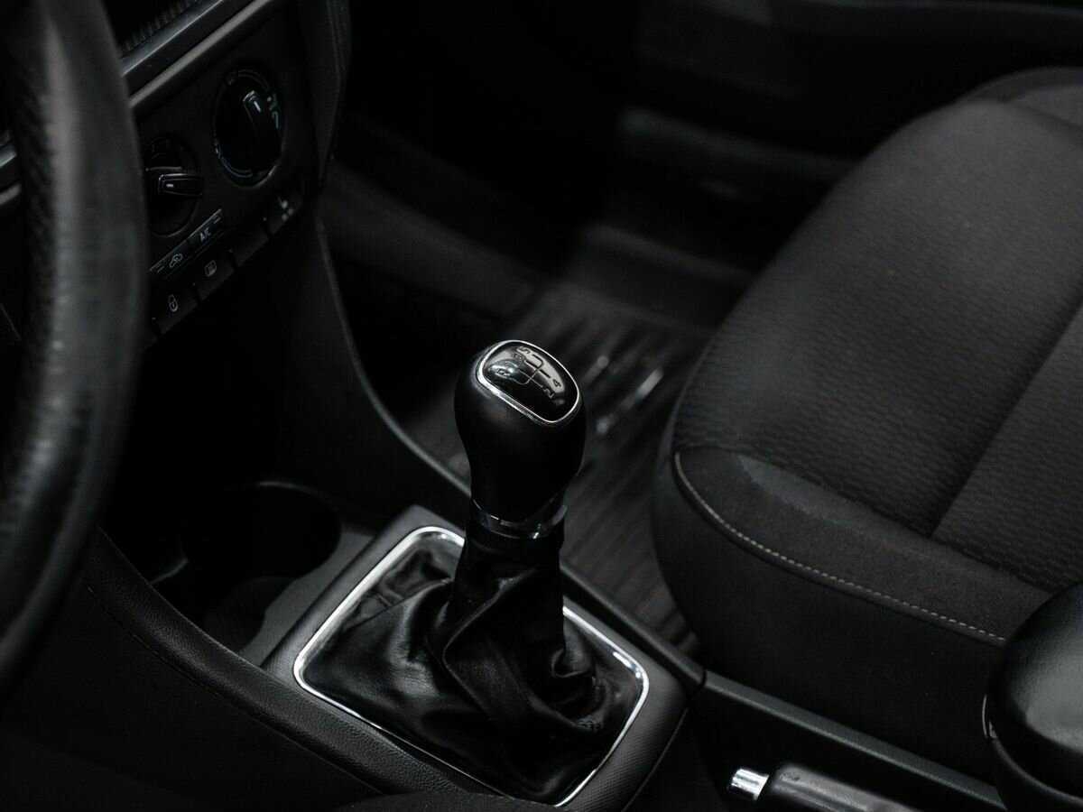 Skoda Rapid с пробегом — 2014 год. Фото: #14