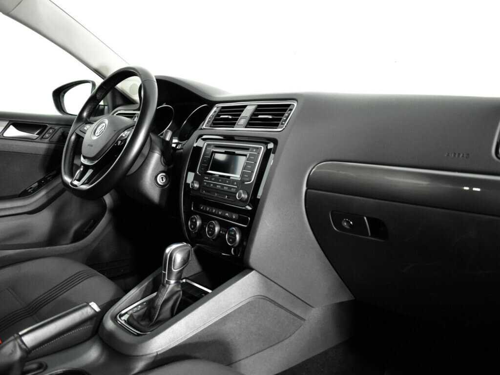 Volkswagen Jetta с пробегом — 2016 год. Фото: #8