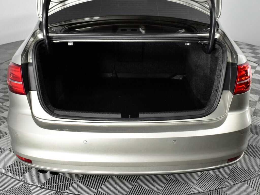 Volkswagen Jetta с пробегом — 2016 год. Фото: #14