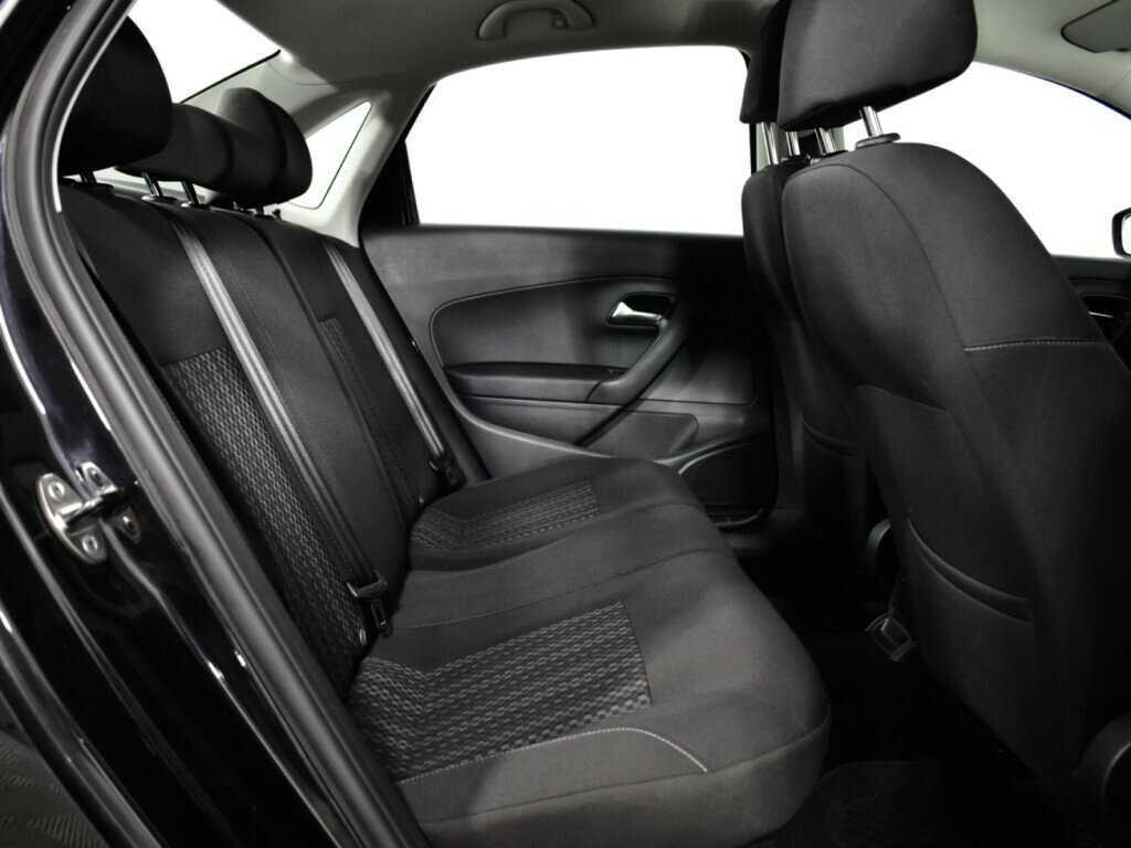 Volkswagen Polo с пробегом — 2015 год. Фото: #9