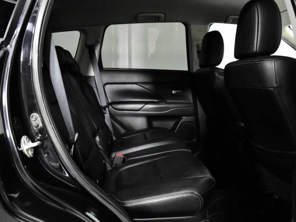 Mitsubishi Outlander с пробегом — 2012 год. Фото: #9