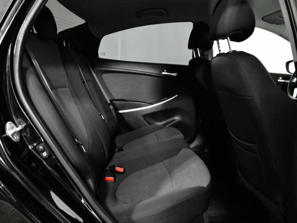 Hyundai Solaris с пробегом — 2012 год. Фото: #9