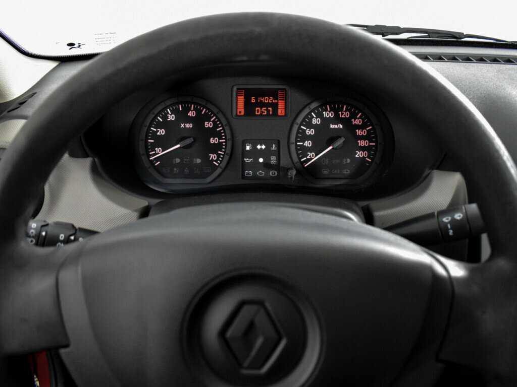 Renault Logan с пробегом — 2013 год. Фото: #13