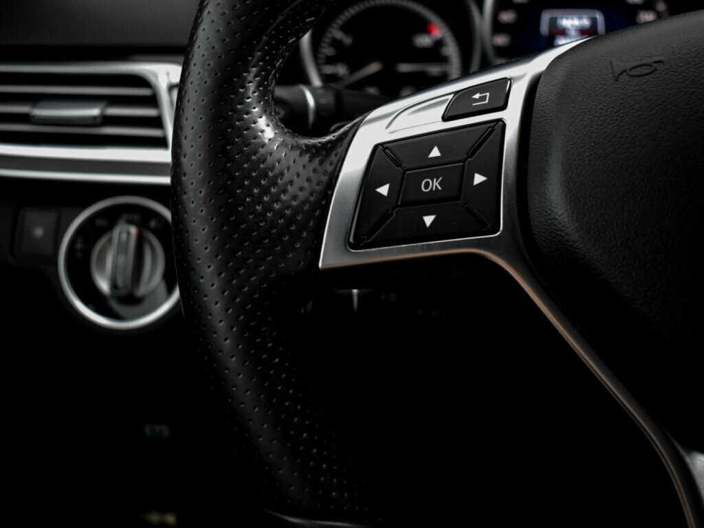 Mercedes-Benz E-Класс с пробегом — 2015 год. Фото: #16