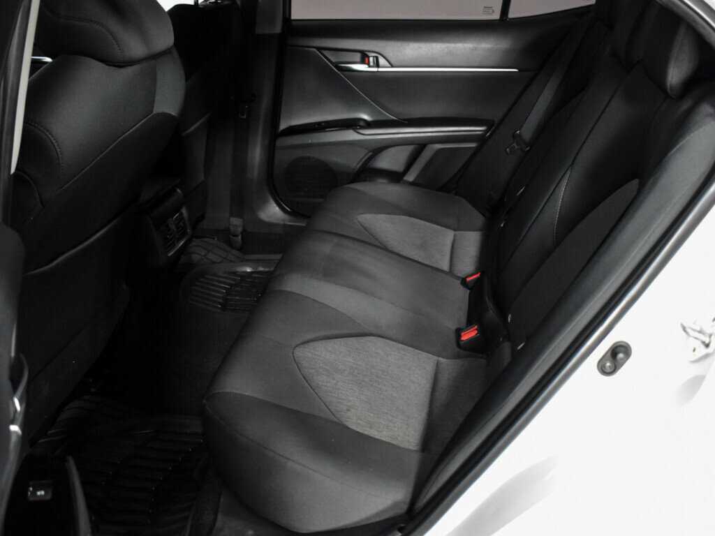 Toyota Camry с пробегом — 2018 год. Фото: #9