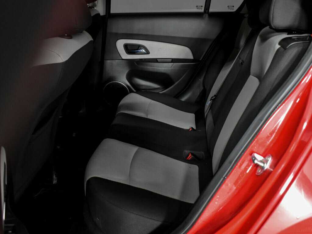 Chevrolet Cruze с пробегом — 2012 год. Фото: #7