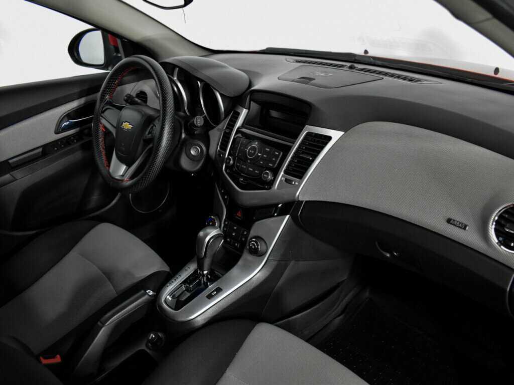 Chevrolet Cruze с пробегом — 2012 год. Фото: #8