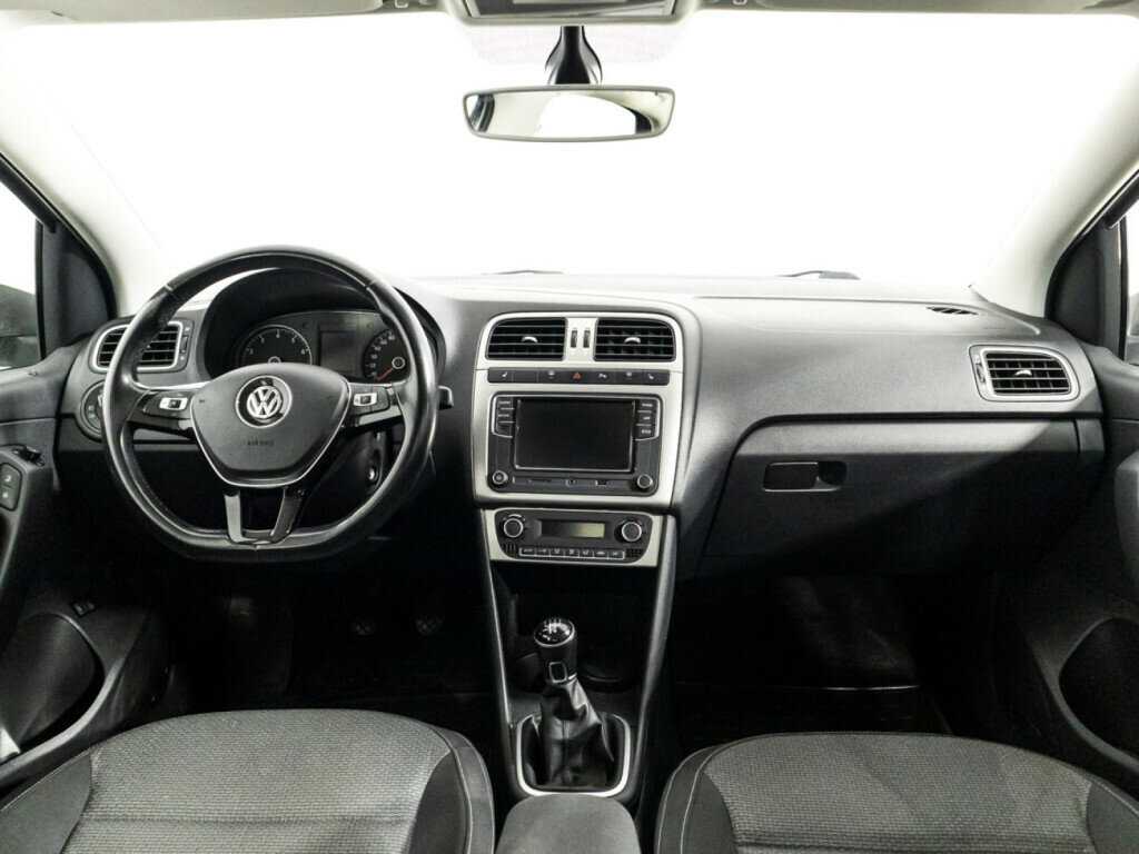Volkswagen Polo с пробегом — 2018 год. Фото: #12