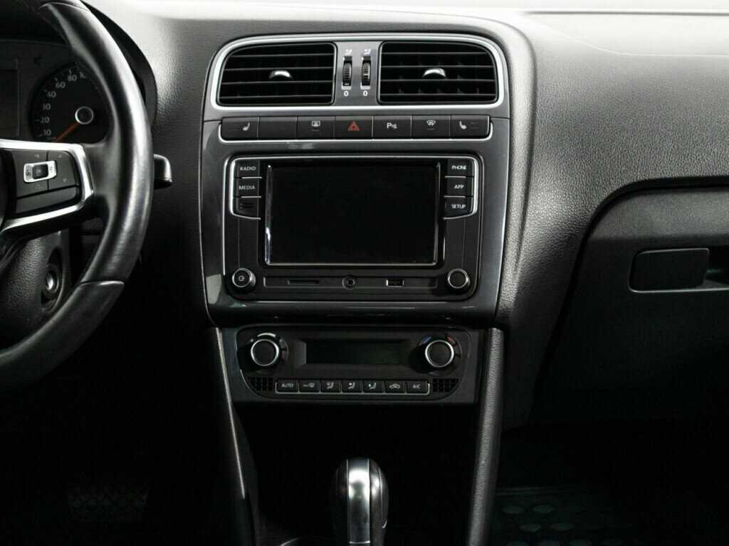 Volkswagen Polo с пробегом — 2018 год. Фото: #13