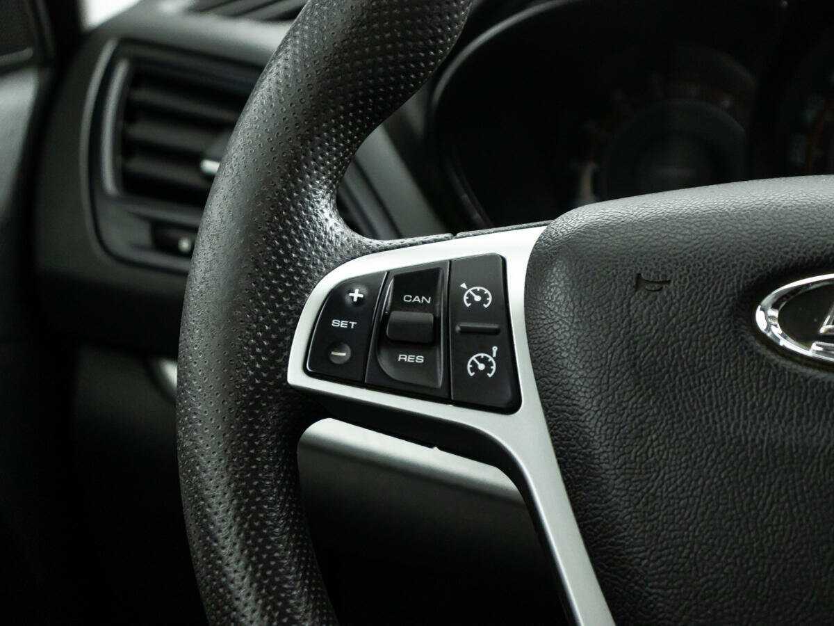 Lada (ВАЗ) Vesta с пробегом — 2017 год. Фото: #15