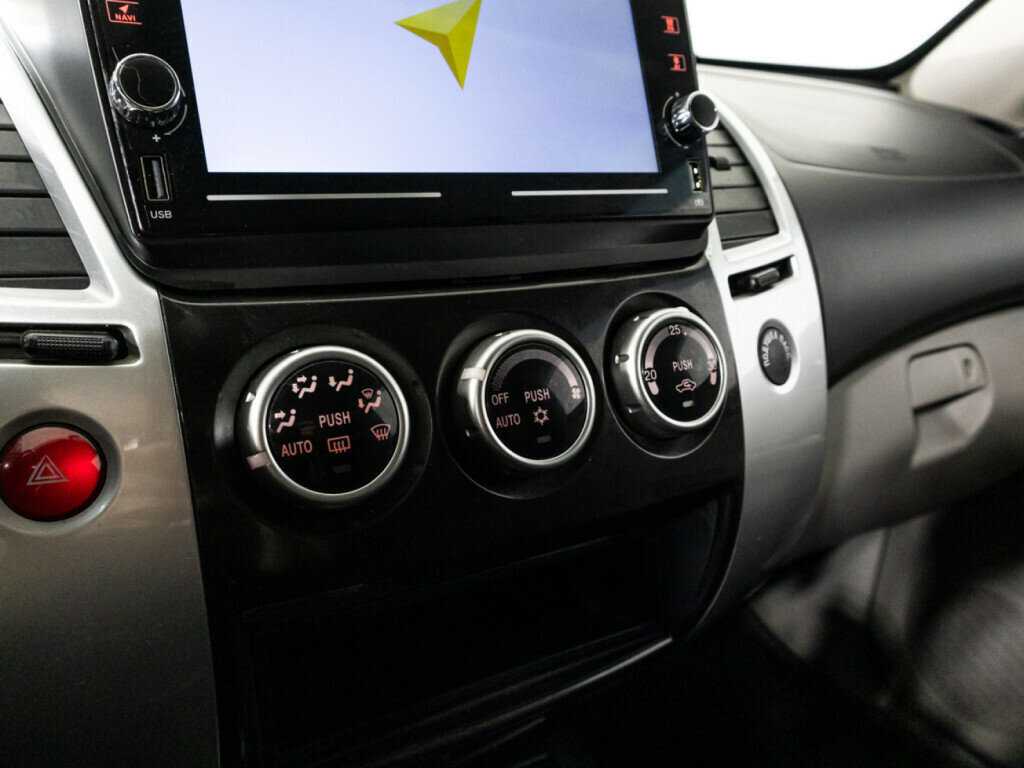 Mitsubishi Pajero Sport с пробегом — 2014 год. Фото: #15