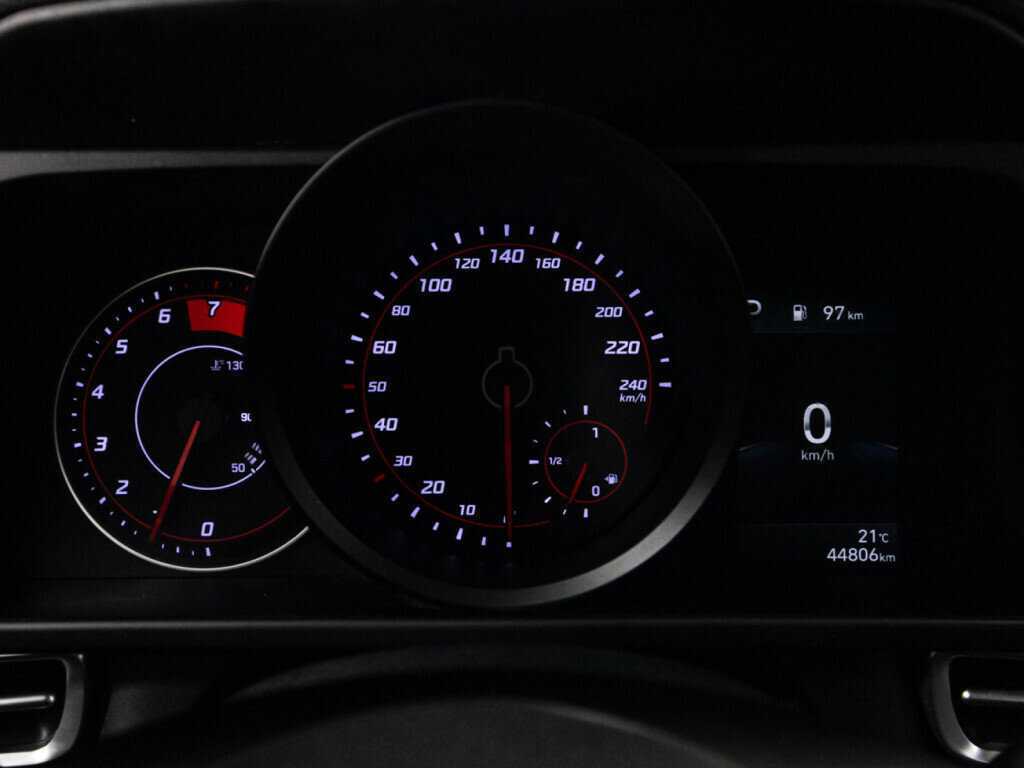 Hyundai Elantra с пробегом — 2021 год. Фото: #11