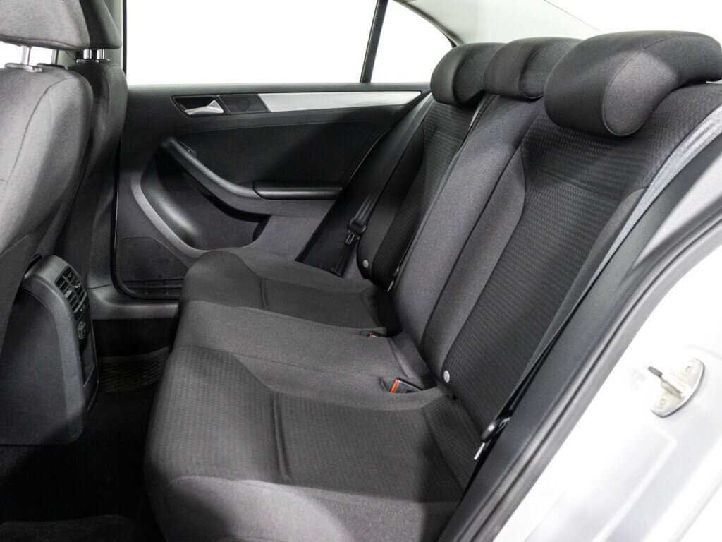 Volkswagen Jetta с пробегом — 2016 год. Фото: #9