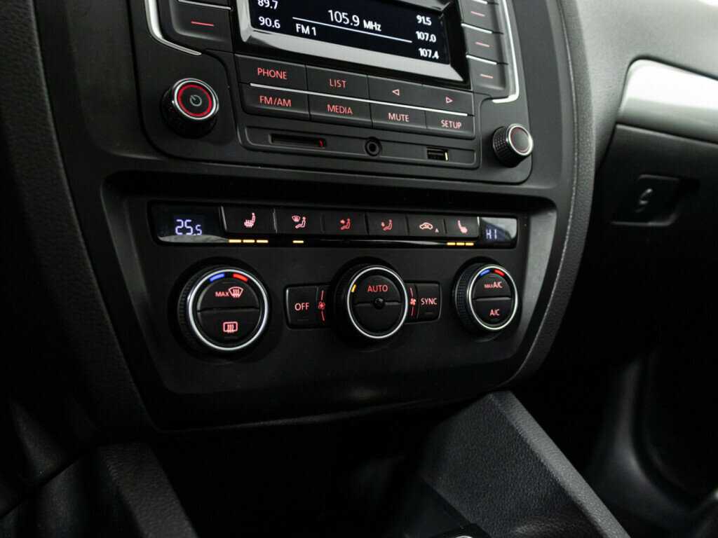 Volkswagen Jetta с пробегом — 2016 год. Фото: #15