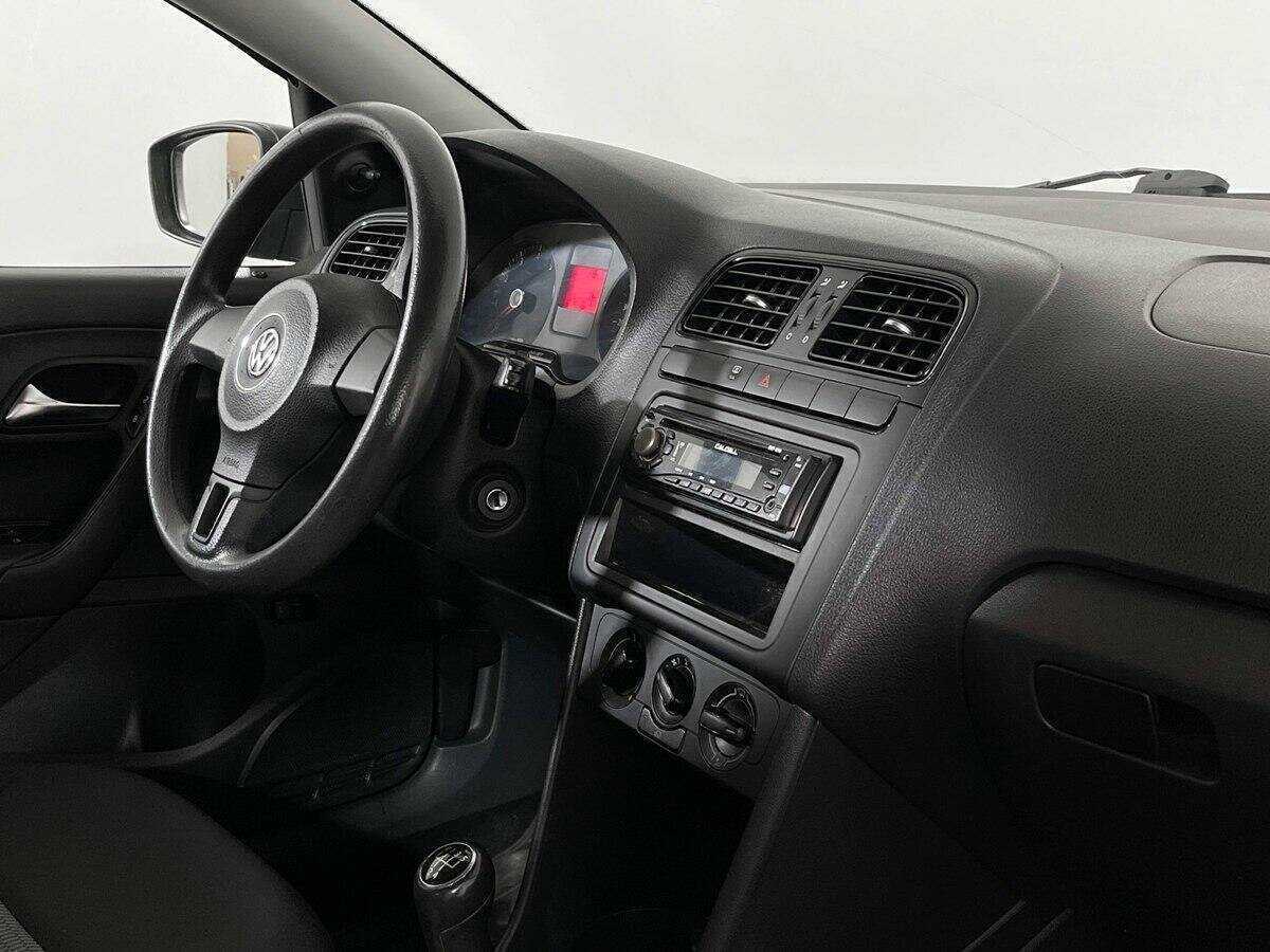 Volkswagen Polo с пробегом — 2012 год. Фото: #6