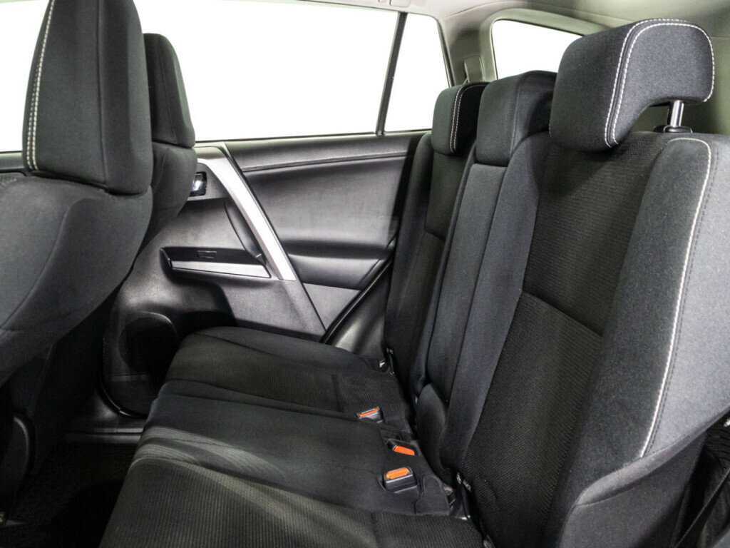 Toyota RAV4 с пробегом — 2016 год. Фото: #9