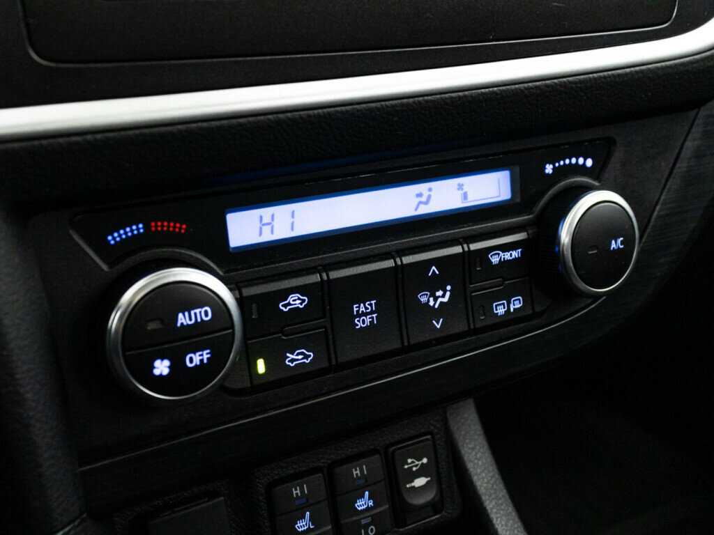 Toyota Auris с пробегом — 2014 год. Фото: #15