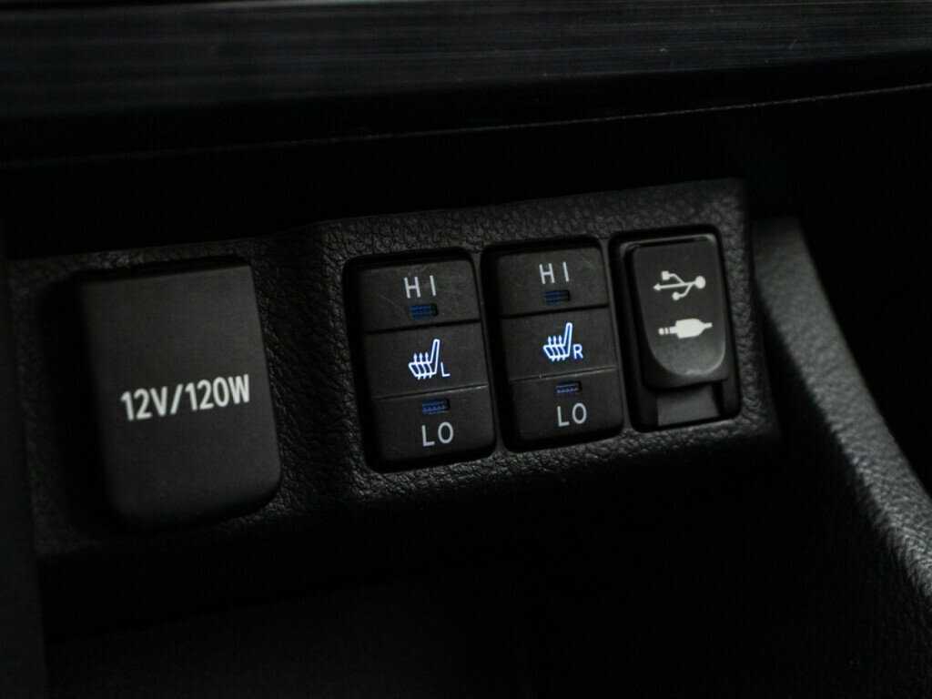 Toyota Auris с пробегом — 2014 год. Фото: #16