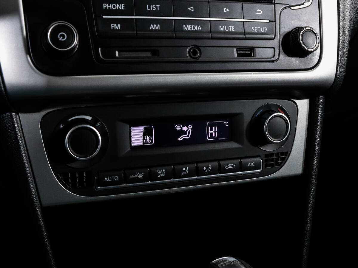 Volkswagen Polo с пробегом — 2017 год. Фото: #11