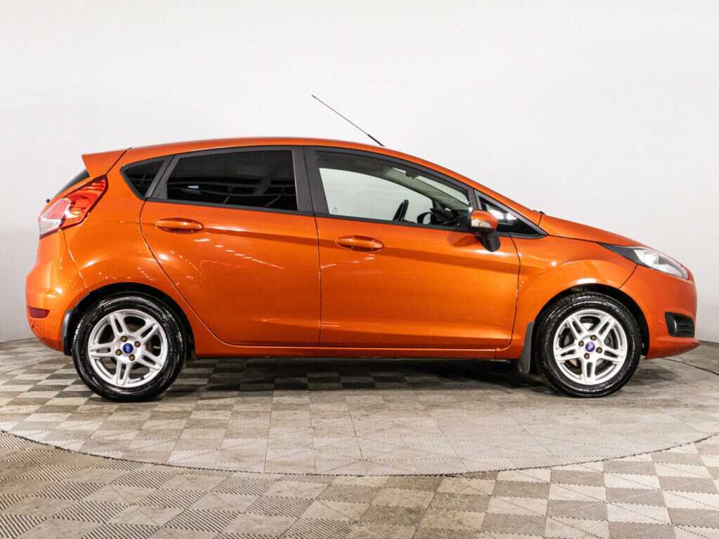 Ford Fiesta с пробегом — 2015 год. Фото: #3