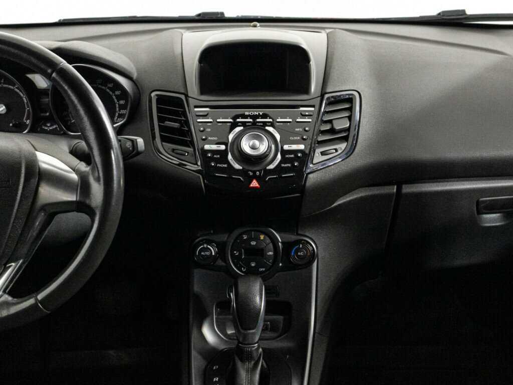 Ford Fiesta с пробегом — 2015 год. Фото: #13