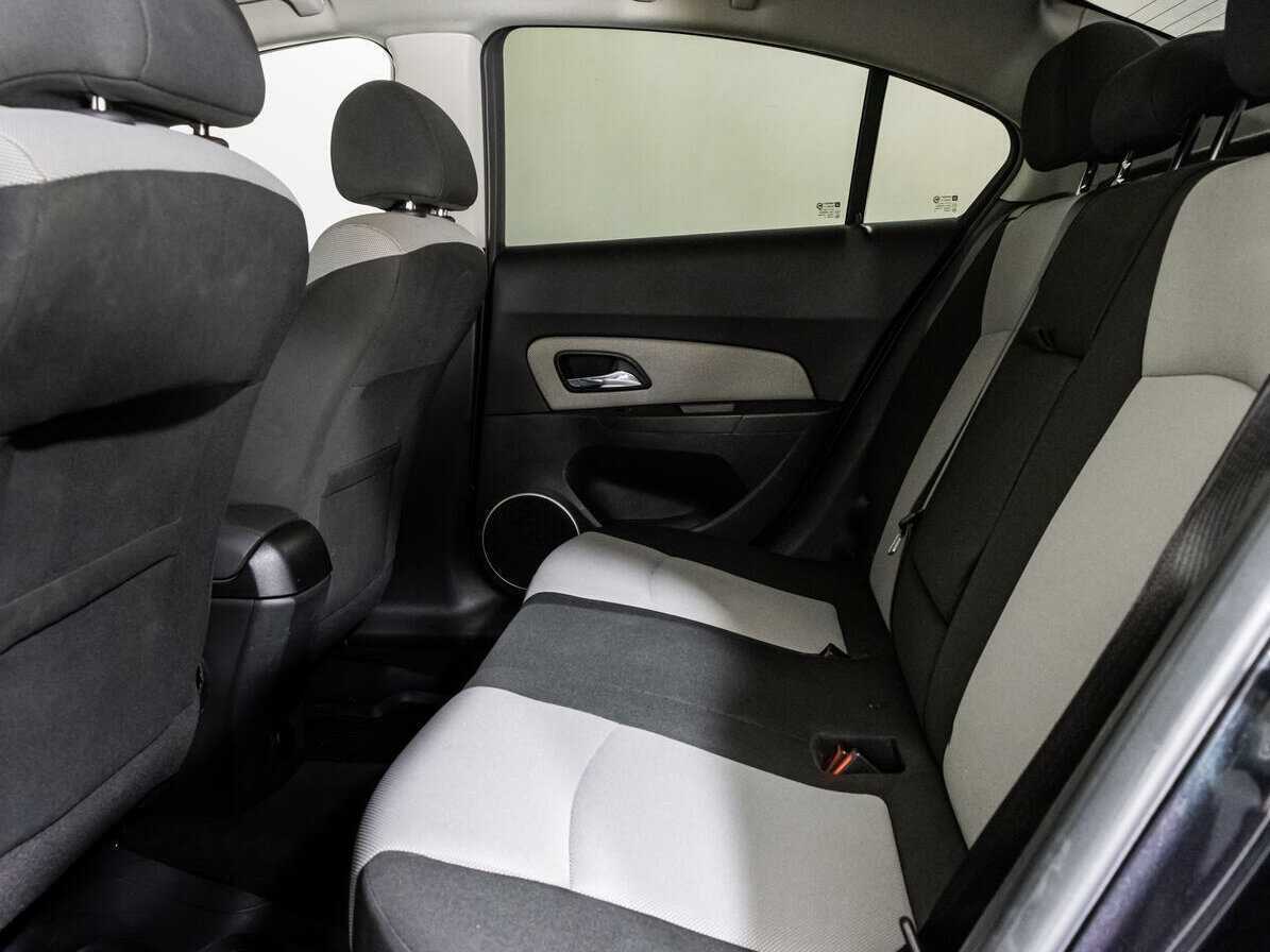 Chevrolet Cruze с пробегом — 2015 год. Фото: #10