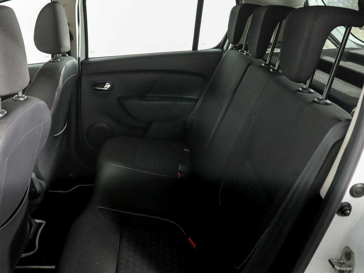 Renault Sandero с пробегом — 2017 год. Фото: #11