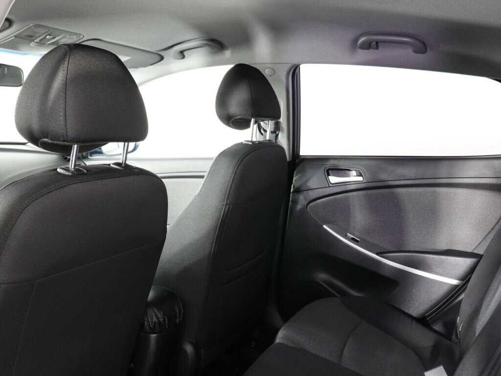 Hyundai Solaris с пробегом — 2012 год. Фото: #7