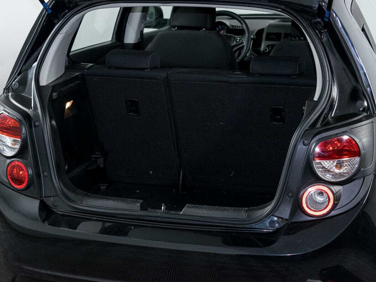 Chevrolet Aveo с пробегом — 2012 год. Фото: #6