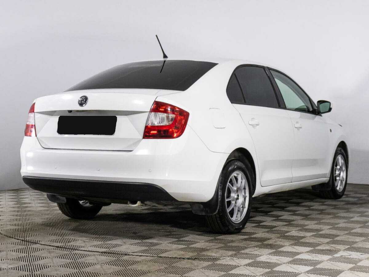 Skoda Rapid с пробегом — 2014 год. Фото: #4