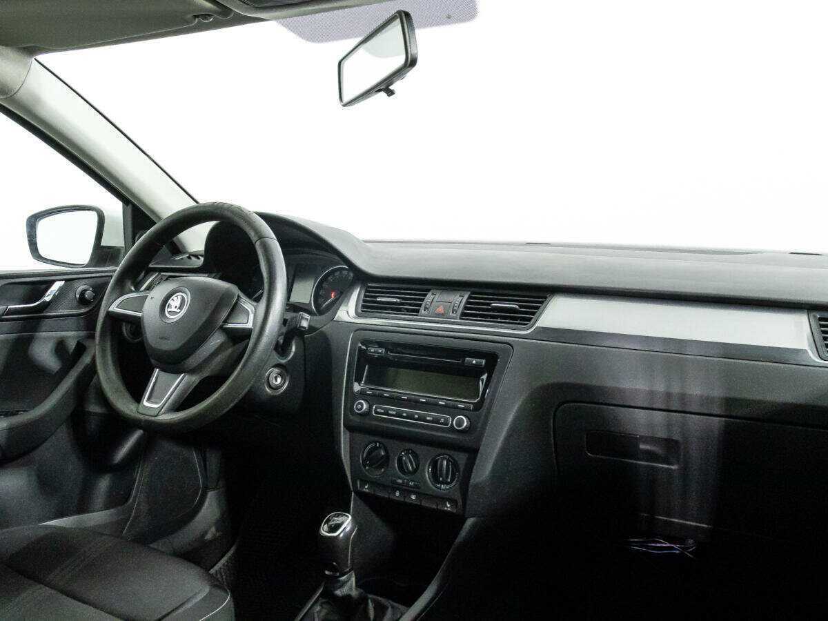 Skoda Rapid с пробегом — 2014 год. Фото: #8