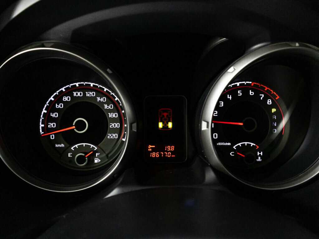 Mitsubishi Pajero с пробегом — 2014 год. Фото: #11