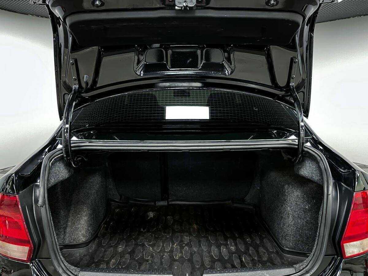 Volkswagen Polo с пробегом — 2013 год. Фото: #13