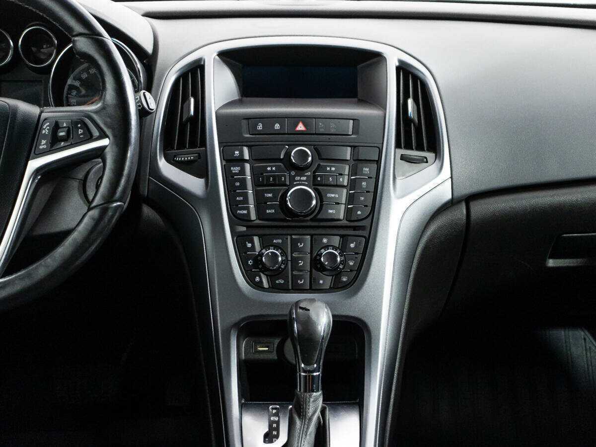 Opel Astra с пробегом — 2013 год. Фото: #13