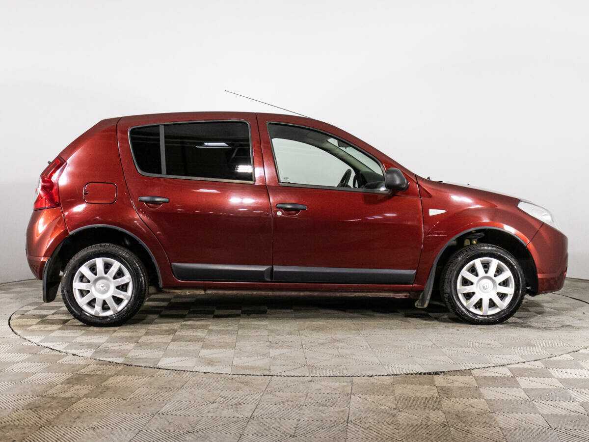 Renault Sandero с пробегом — 2012 год. Фото: #3