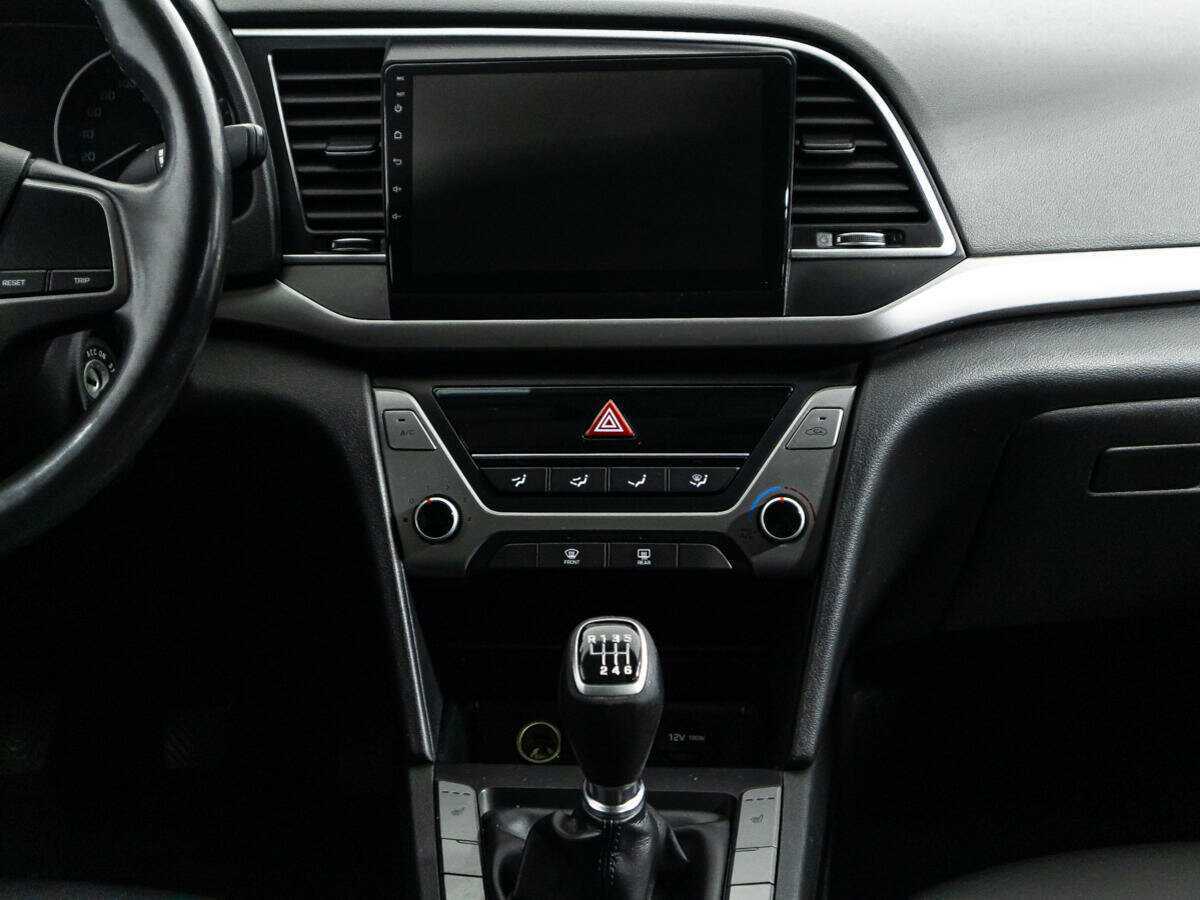 Hyundai Elantra с пробегом — 2017 год. Фото: #13