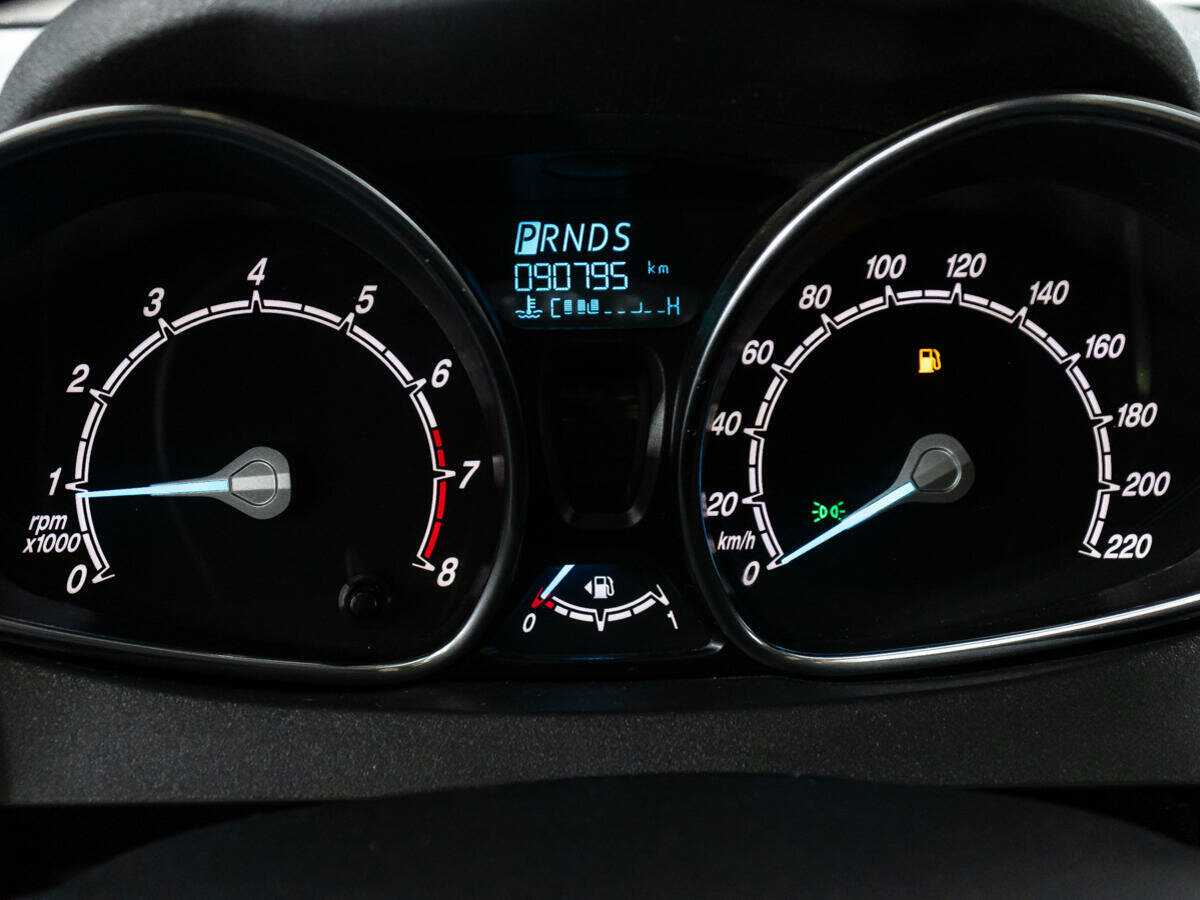 Ford Fiesta с пробегом — 2016 год. Фото: #11