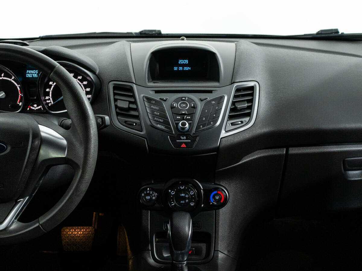 Ford Fiesta с пробегом — 2016 год. Фото: #13